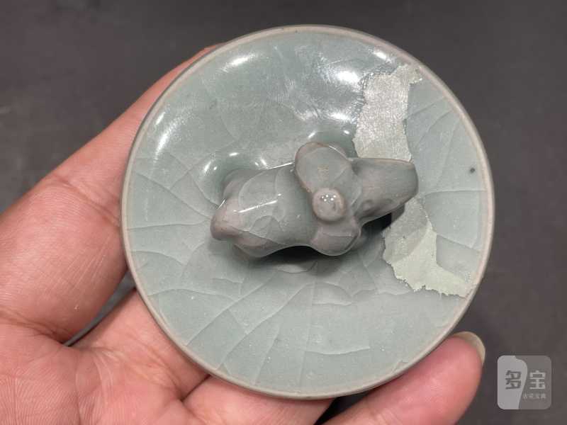 明 龙泉窑青釉象钮盖罐 - 图5